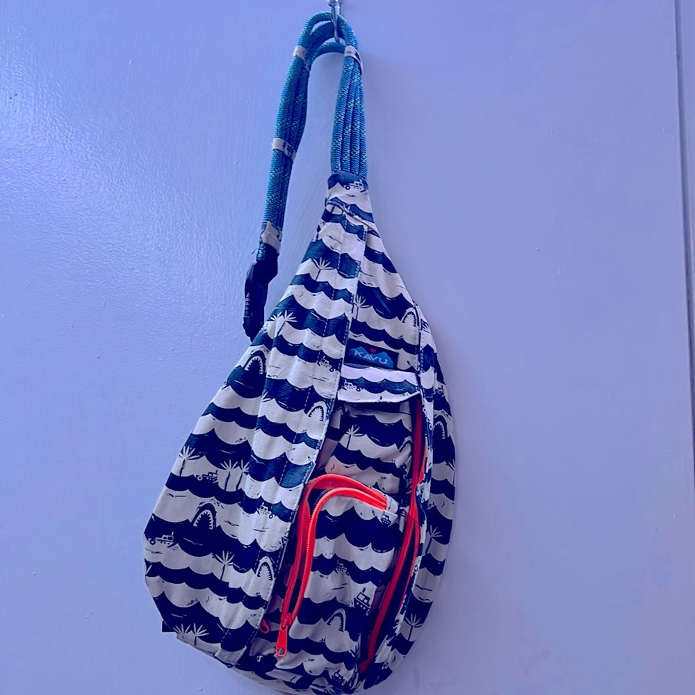 A crossbody bag